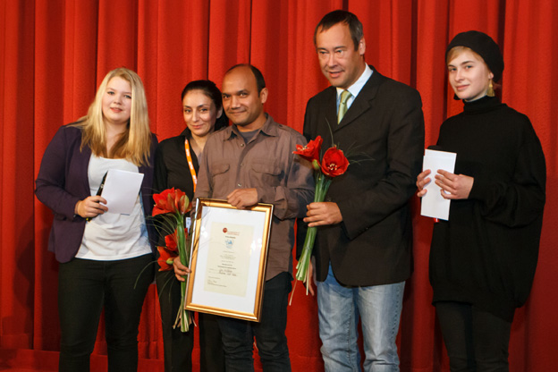 Shaheen Dill-Riaz receives the GROSSE KLAPPE film award at the doxs! film festival in Duisburg, November 2012 Shaheen Dill-Riaz receives the GROSSE KLAPPE film award at the doxs! film festival in Duisburg, November 2012